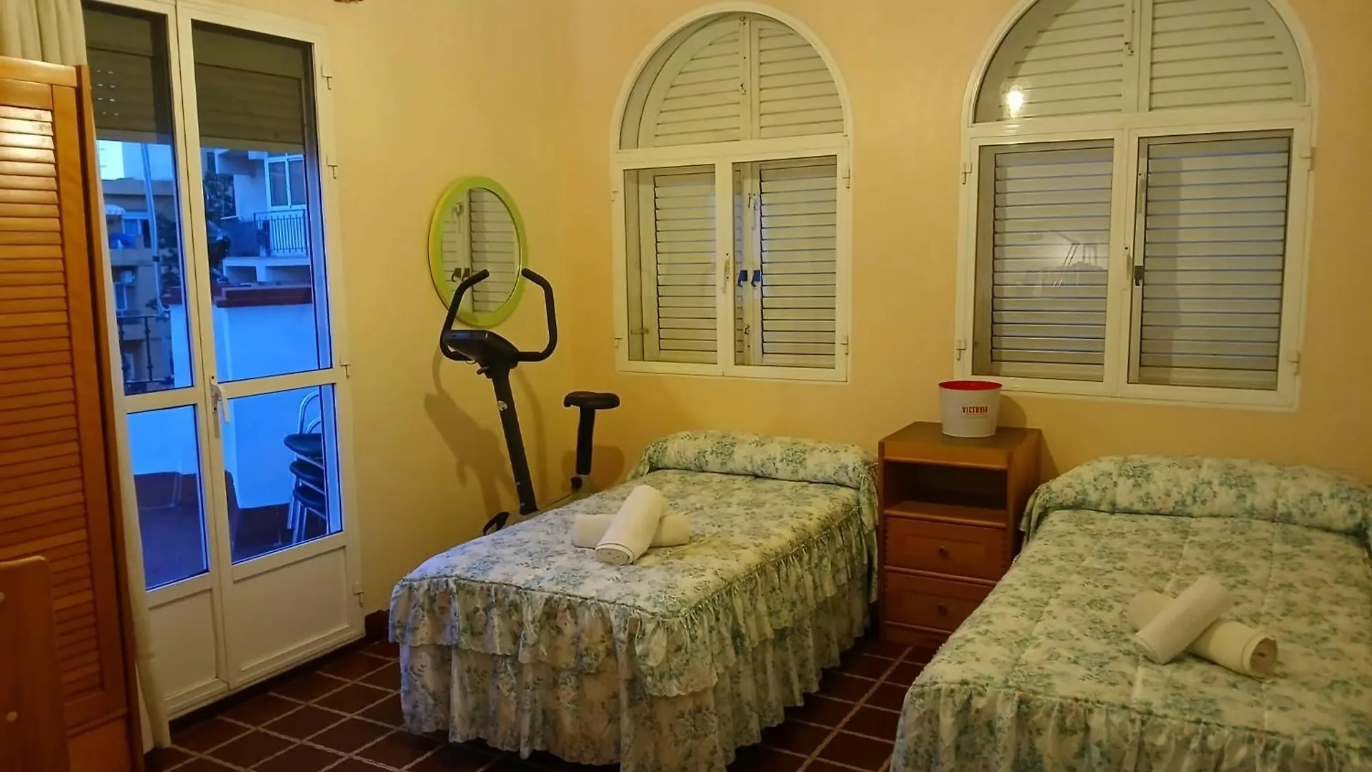 Habitaciones En Casa Residencial Cercana Al Centro Historico De Malaga Homestay